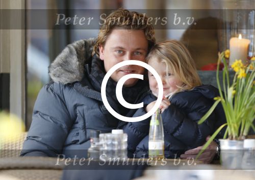 Amsterdam 13 maart 2013
Wesly Bronkhorst met zijn dochter op terras bij joffers.
Peter Smulders bv