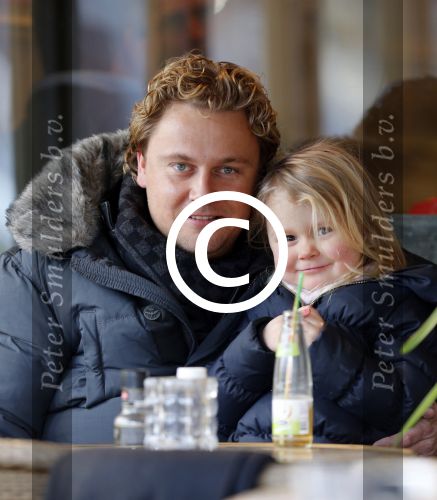 Amsterdam 13 maart 2013
Wesly Bronkhorst met zijn dochter op terras bij joffers.
Peter Smulders bv