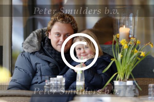 Amsterdam 13 maart 2013
Wesly Bronkhorst met zijn dochter op terras bij joffers.
Peter Smulders bv