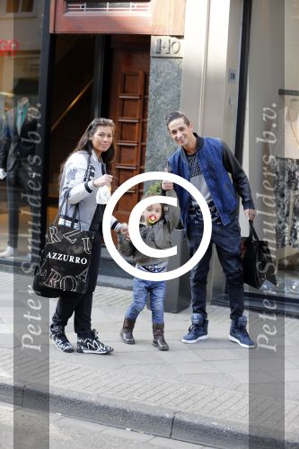 Amsterdam 5 maart 2013
Yes-R met vrouw en zoon op de pc hooftstraat.
Peter Smulders bv