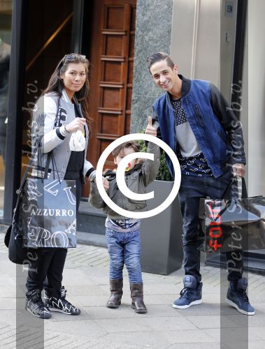 Amsterdam 5 maart 2013
Yes-R met vrouw en zoon op de pc hooftstraat.
Peter Smulders bv