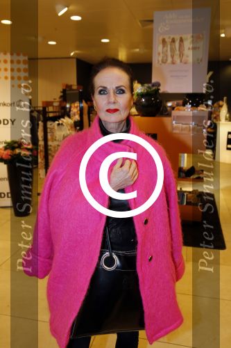 Amsterdam 2 maart 2015
Opening Pop up store Addy v d Krommenacker in de bijenkorf.
Inge Ipenburg Sandra Reemer  en Pernille la Lau zijn aanwezig.
Ans Markus