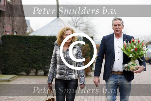 Bronkhorst 12 februari 2015
Presentatie boek Boer Jos en zijn vrouw Dycke.
Harm Edens reikt het uit