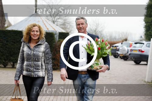 Bronkhorst 12 februari 2015
Presentatie boek Boer Jos en zijn vrouw Dycke.
Harm Edens reikt het uit