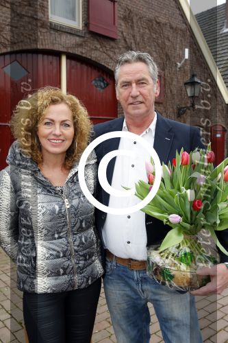 Bronkhorst 12 februari 2015
Presentatie boek Boer Jos en zijn vrouw Dycke.
Harm Edens reikt het uit