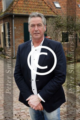 Bronkhorst 12 februari 2015
Presentatie boek Boer Jos en zijn vrouw Dycke.
Harm Edens reikt het uit