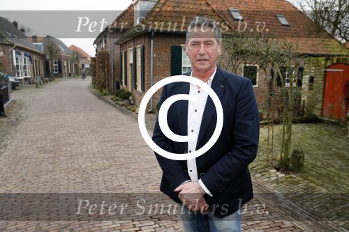 Bronkhorst 12 februari 2015
Presentatie boek Boer Jos en zijn vrouw Dycke.
Harm Edens reikt het uit