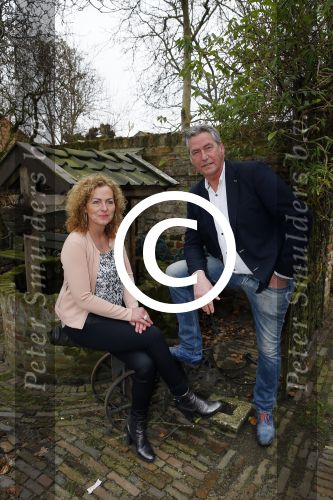 Bronkhorst 12 februari 2015
Presentatie boek Boer Jos en zijn vrouw Dycke.
Harm Edens reikt het uit