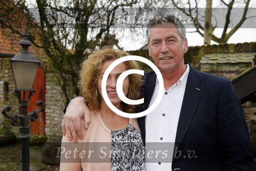 Bronkhorst 12 februari 2015
Presentatie boek Boer Jos en zijn vrouw Dycke.
Harm Edens reikt het uit