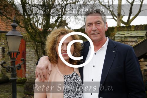 Bronkhorst 12 februari 2015
Presentatie boek Boer Jos en zijn vrouw Dycke.
Harm Edens reikt het uit