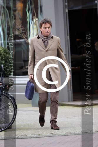 Amsterdam 4 maart 2015
Camiel Eurlings wandelend op straat in Amsterdam zuid.