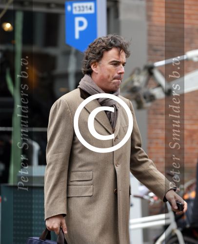 Amsterdam 4 maart 2015
Camiel Eurlings wandelend op straat in Amsterdam zuid.
