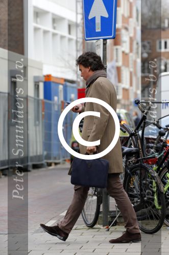 Amsterdam 4 maart 2015
Camiel Eurlings wandelend op straat in Amsterdam zuid.