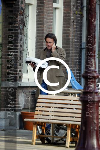 Amsterdam 16 februari 2015
Camiel Eurlings bellend op straat in amsterdam zuid.