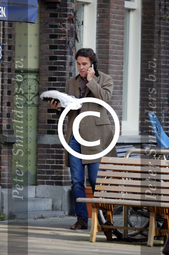 Amsterdam 16 februari 2015
Camiel Eurlings bellend op straat in amsterdam zuid.