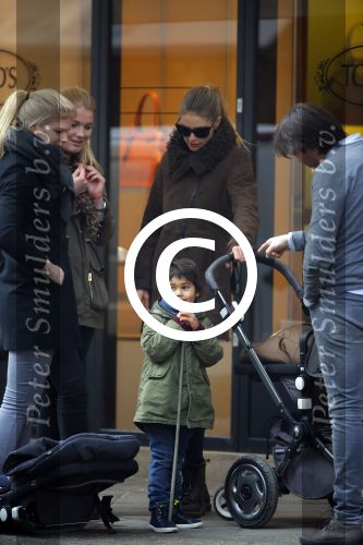 Amsterdam 16 februari 2015
Doutzen Kroes met  zoon phyllon en een vriendin op de pc hooftstraat