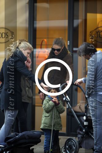 Amsterdam 16 februari 2015
Doutzen Kroes met  zoon phyllon en een vriendin op de pc hooftstraat