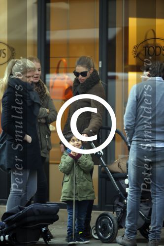 Amsterdam 16 februari 2015
Doutzen Kroes met  zoon phyllon en een vriendin op de pc hooftstraat