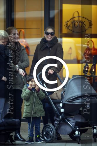 Amsterdam 16 februari 2015
Doutzen Kroes met  zoon phyllon en een vriendin op de pc hooftstraat