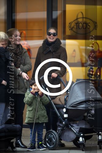 Amsterdam 16 februari 2015
Doutzen Kroes met  zoon phyllon en een vriendin op de pc hooftstraat
