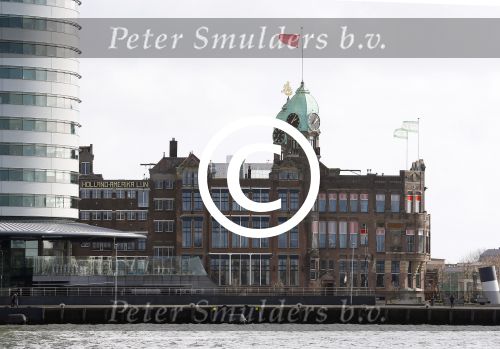 Rotterdam 1 maart 2015
Madonna en vriend Timo Scheffers hebben een penthouse gekocht in het nieuwe gebouw de Rotterdam naast Hotel New York in . Madonna wil vanaf hier met haar prive vliegtuig haar tour gaan maken. Het Penthouse is 750m2 met een dakterras van 70m2