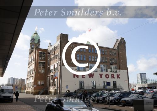 Rotterdam 1 maart 2015
Madonna en vriend Timo Scheffers hebben een penthouse gekocht in het nieuwe gebouw de Rotterdam naast Hotel New York in . Madonna wil vanaf hier met haar prive vliegtuig haar tour gaan maken. Het Penthouse is 750m2 met een dakterras van 70m2