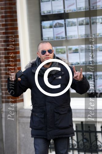 Amsterdam 17 februari 2015
Jeroen v Koningsbrugge met gsm / mobieltje op straat
