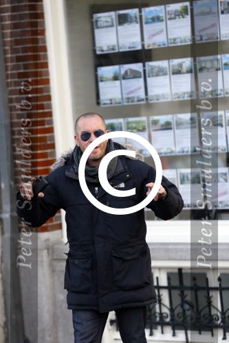 Amsterdam 17 februari 2015
Jeroen v Koningsbrugge met gsm / mobieltje op straat
