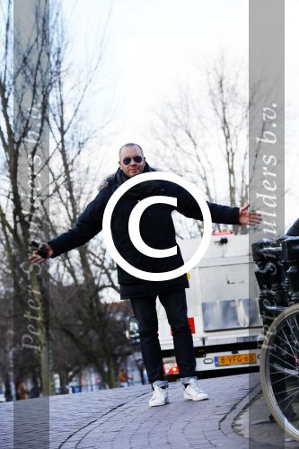 Amsterdam 17 februari 2015
Jeroen v Koningsbrugge met gsm / mobieltje op straat