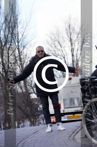 Amsterdam 17 februari 2015
Jeroen v Koningsbrugge met gsm / mobieltje op straat