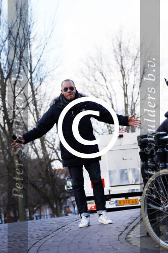 Amsterdam 17 februari 2015
Jeroen v Koningsbrugge met gsm / mobieltje op straat