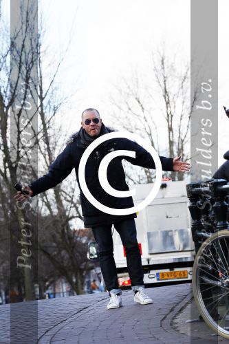 Amsterdam 17 februari 2015
Jeroen v Koningsbrugge met gsm / mobieltje op straat
