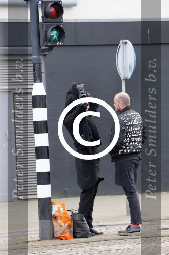 Amsterdam 2 maart 2015
Jette v d Meij met een vriend op straat in Amsterdam.