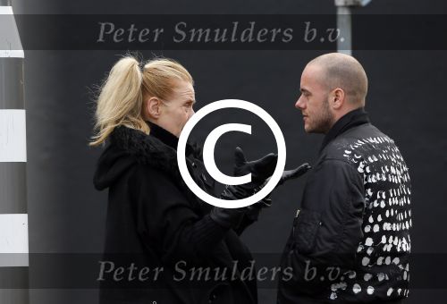 Amsterdam 2 maart 2015
Jette v d Meij met een vriend op straat in Amsterdam.