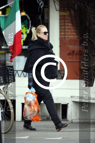 Amsterdam 2 maart 2015
Jette v d Meij met een vriend op straat in Amsterdam.