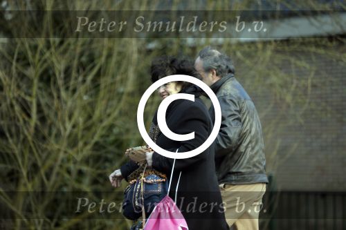 Uitdam Zuiderwoude Amsterdam 19 februari 2015
De ouders van katja Schuurman halen Sammie van School en Thijs heeft een nieuw appartement in Amsterdam.