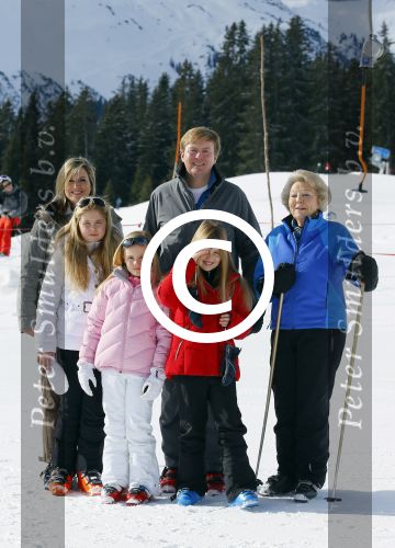 Lech, 23 Februari 2015
Jaarlijkse fotoshoot koninklijke Familie in Lech met Koning willem Alexander, Koningin Maxima, Prinses Beatrix,Prinses Amalia, Prinses Alexia en Prinses Ariane