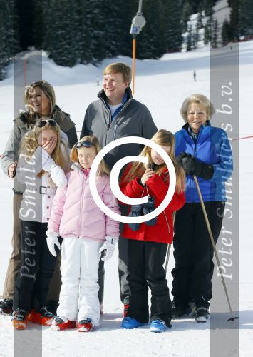 Lech, 23 Februari 2015
Jaarlijkse fotoshoot koninklijke Familie in Lech met Koning willem Alexander, Koningin Maxima, Prinses Beatrix,Prinses Amalia, Prinses Alexia en Prinses Ariane