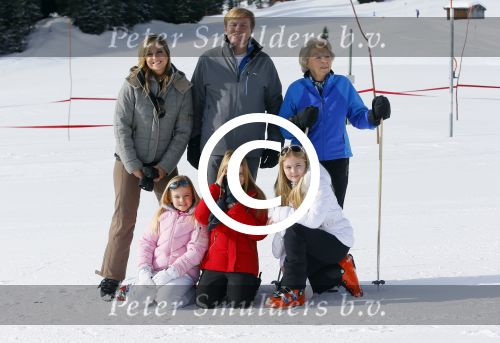 Lech, 23 Februari 2015
Jaarlijkse fotoshoot koninklijke Familie in Lech met Koning willem Alexander, Koningin Maxima, Prinses Beatrix,Prinses Amalia, Prinses Alexia en Prinses Ariane