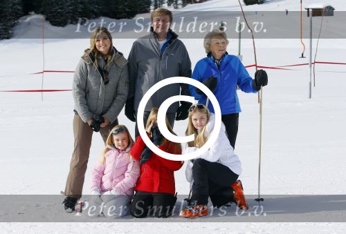 Lech, 23 Februari 2015
Jaarlijkse fotoshoot koninklijke Familie in Lech met Koning willem Alexander, Koningin Maxima, Prinses Beatrix,Prinses Amalia, Prinses Alexia en Prinses Ariane