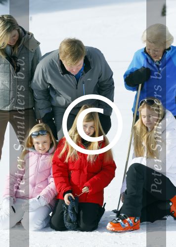 Lech, 23 Februari 2015
Jaarlijkse fotoshoot koninklijke Familie in Lech met Koning willem Alexander, Koningin Maxima, Prinses Beatrix,Prinses Amalia, Prinses Alexia en Prinses Ariane