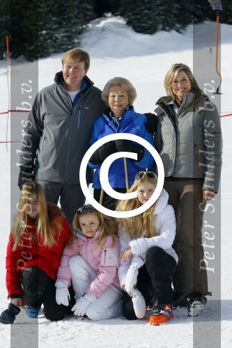 Lech, 23 Februari 2015
Jaarlijkse fotoshoot koninklijke Familie in Lech met Koning willem Alexander, Koningin Maxima, Prinses Beatrix,Prinses Amalia, Prinses Alexia en Prinses Ariane