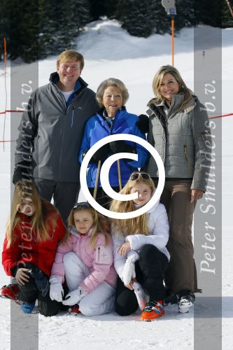 Lech, 23 Februari 2015
Jaarlijkse fotoshoot koninklijke Familie in Lech met Koning willem Alexander, Koningin Maxima, Prinses Beatrix,Prinses Amalia, Prinses Alexia en Prinses Ariane