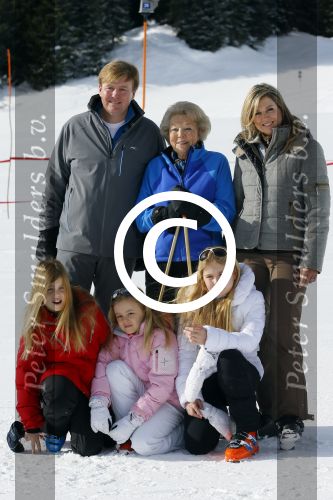 Lech, 23 Februari 2015
Jaarlijkse fotoshoot koninklijke Familie in Lech met Koning willem Alexander, Koningin Maxima, Prinses Beatrix,Prinses Amalia, Prinses Alexia en Prinses Ariane