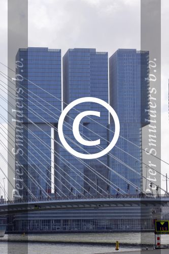 Rotterdam 1 maart 2015
Madonna en vriend Timo Scheffers hebben een penthouse gekocht in het nieuwe gebouw de Rotterdam naast Hotel New York in . Madonna wil vanaf hier met haar prive vliegtuig haar tour gaan maken. Het Penthouse is 750m2 met een dakterras van 70m2