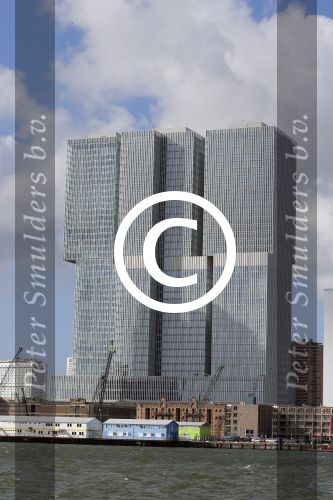 Rotterdam 1 maart 2015
Madonna en vriend Timo Scheffers hebben een penthouse gekocht in het nieuwe gebouw de Rotterdam naast Hotel New York in . Madonna wil vanaf hier met haar prive vliegtuig haar tour gaan maken. Het Penthouse is 750m2 met een dakterras van 70m2
