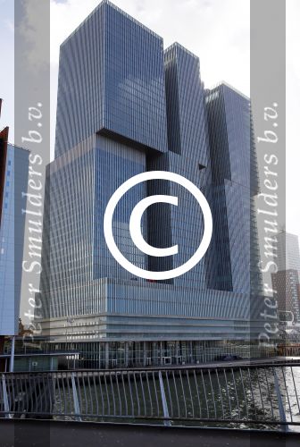 Rotterdam 1 maart 2015
Madonna en vriend Timo Scheffers hebben een penthouse gekocht in het nieuwe gebouw de Rotterdam naast Hotel New York in . Madonna wil vanaf hier met haar prive vliegtuig haar tour gaan maken. Het Penthouse is 750m2 met een dakterras van 70m2