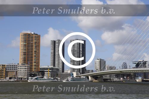 Rotterdam 1 maart 2015
Madonna en vriend Timo Scheffers hebben een penthouse gekocht in het nieuwe gebouw de Rotterdam naast Hotel New York in . Madonna wil vanaf hier met haar prive vliegtuig haar tour gaan maken. Het Penthouse is 750m2 met een dakterras van 70m2
