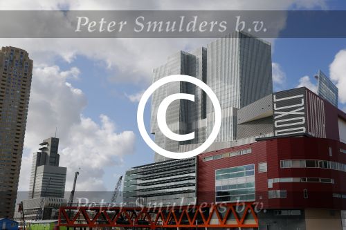 Rotterdam 1 maart 2015
Madonna en vriend Timo Scheffers hebben een penthouse gekocht in het nieuwe gebouw de Rotterdam naast Hotel New York in . Madonna wil vanaf hier met haar prive vliegtuig haar tour gaan maken. Het Penthouse is 750m2 met een dakterras van 70m2