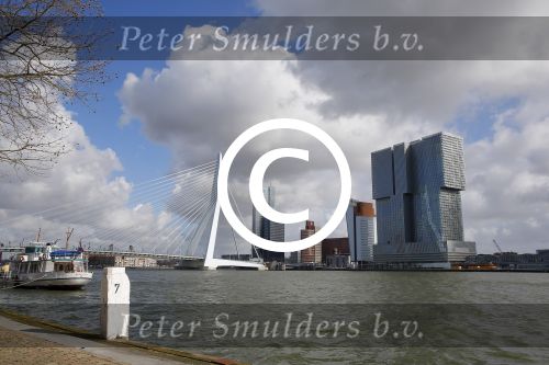 Rotterdam 1 maart 2015
Madonna en vriend Timo Scheffers hebben een penthouse gekocht in het nieuwe gebouw de Rotterdam naast Hotel New York in . Madonna wil vanaf hier met haar prive vliegtuig haar tour gaan maken. Het Penthouse is 750m2 met een dakterras van 70m2